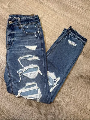 •American Eagle• Distressed Tomgirl Jeans thumbnail 3