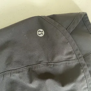 Lululemon Low Rise Athletic Shorts Athleisure Performance Black Women's Size 12 thumbnail 8
