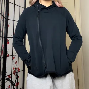 Nike Black Sportswear Tech Fleece Cape Zip-Up Hoodie thumbnail 4