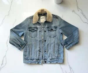 Hollister Women's‎ Blue Denim Jean Jacket Light Wash Size Medium thumbnail 1