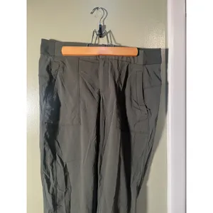 Athleta Womens Size 8 Petite Trekkie Jogger Pants Dark Green Zipper Pockets High thumbnail 3