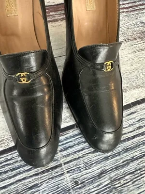 Vintage Gucci Black Leather Mid-Heel Pumps with Gold Monogram Accent thumbnail 3