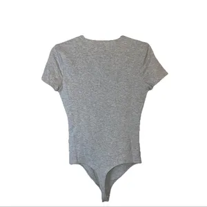 Abercrombie &‎ Fitch Heather Gray Bodysuit Size M Stretch Short Sleeve thumbnail 2