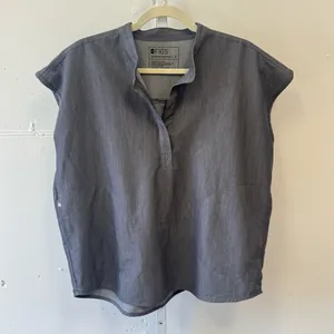 FIGS Rafaela Oversized Scrub Tops for Women Mandarin Collar Shirttail Hem Gray M thumbnail 2