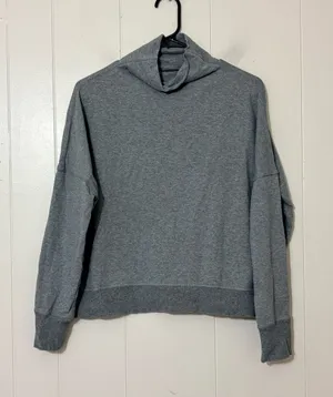 Vuori Cleo Mock Neck Sweatshirt Gray Pullover Relaxed Lounge Athleisure Size S thumbnail 1
