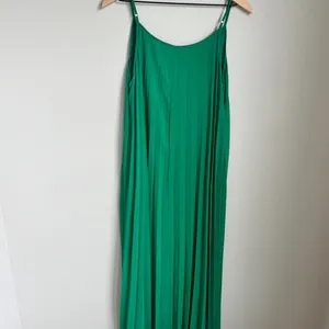 Primp Boutique Emerald Green Micro Pleated Spaghetti Strap Maxi Dress Size L thumbnail 2
