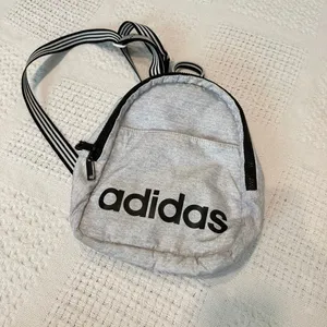 adult unisex small Adidas casual backpack BT 2987 thumbnail 8