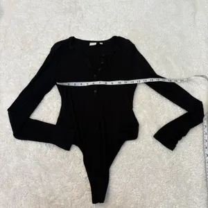Aritzia Womens Sunday Best M Long Sleeve Black Preppy College Minimalist Soft thumbnail 3