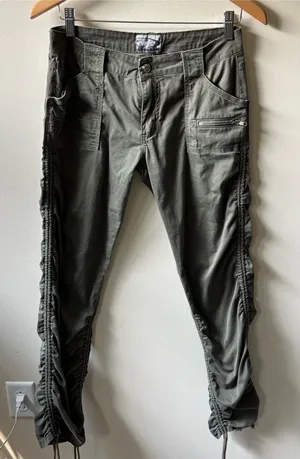 Rave Green Ruched Cargo Pants Size 6 thumbnail 1