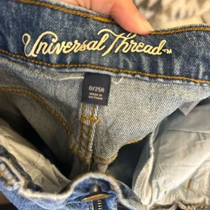 UNIVERSAL THREADS JEANS thumbnail 2