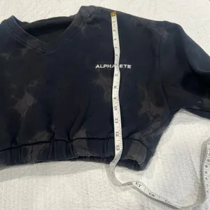 Alphalete v neck pullover cropped hoodie size M black tie dye thumbnail 6