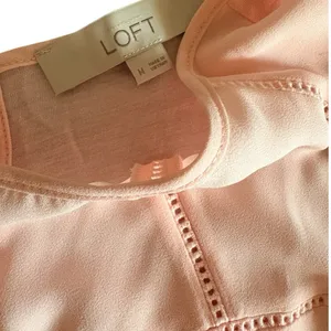 LOFT Pale Pink Sleeveless Chiffon Top Size M thumbnail 3