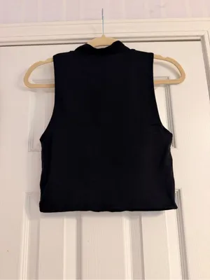 Aritzia Babaton Contour Mock-Neck Cropped Tank Top Size: Medium thumbnail 3