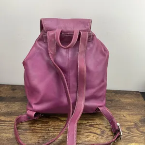 Perlina Magenta Leather Backpack With‎ Flap Drawstring Closure Side Zipper VTG thumbnail 2