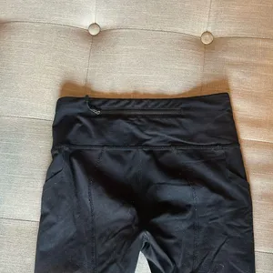 Lululemon Black Lightweight Workout Leggings Size 2 thumbnail 7