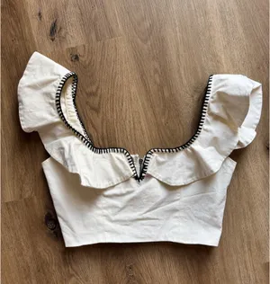 EB Luxe Ruffle linen crop top White thumbnail 3