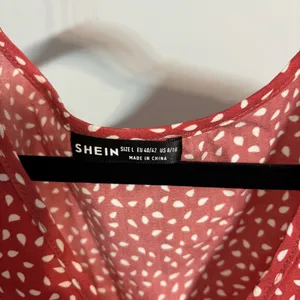 SHEIN Pink and White V-Neck Sesame Seed Printed Tie-Waist A-Line Dress thumbnail 4