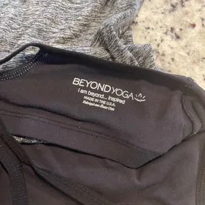 Beyond Yoga Tank Top Women Small Gray Heather Space Dye Shelf Bra Racerback Tank thumbnail 5