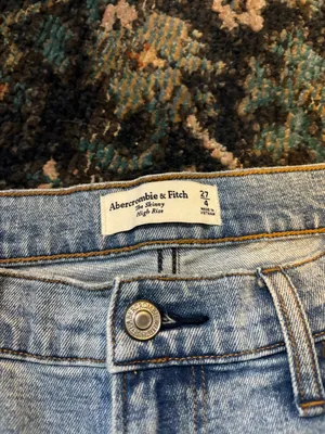 Skinny Jeans thumbnail 3