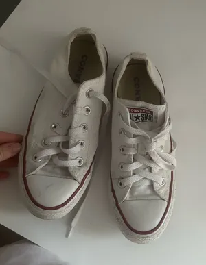 White Low Top Converse thumbnail 1