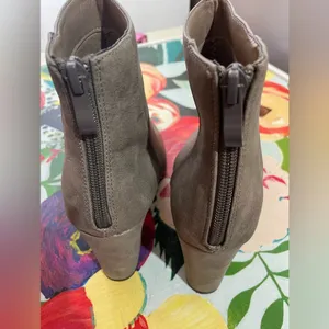 Glaze Taupe 3 1/4” heel‎ boots Size 10 Worn Once thumbnail 4