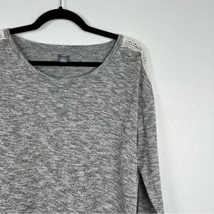 Aerie Women Gray Long Sleeve Tee‎ Crochet Lace Shoulder Detail Top Sz S thumbnail 3