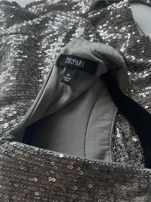 ✨ NWOT 28th & PARK Gunmetal Sequin Long Sleeve Crop Top M ✨ thumbnail 7
