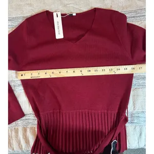 Arach & Cloz Burgundy Pleated Knit Midi Sweater Dress Long Sleeve V-Neck Medium thumbnail 5