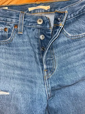Levi’s Wedgie Straight Jeans thumbnail 2