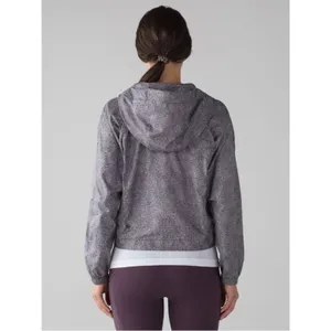 🆕 NWOT Lululemon I Put A Shell On You Crop Jacket Lightweight Pullover Hood 6 thumbnail 4
