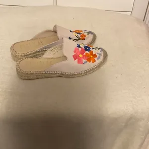 Floral Embroidered Espadrille Mules Pink Size 7.5 thumbnail 2