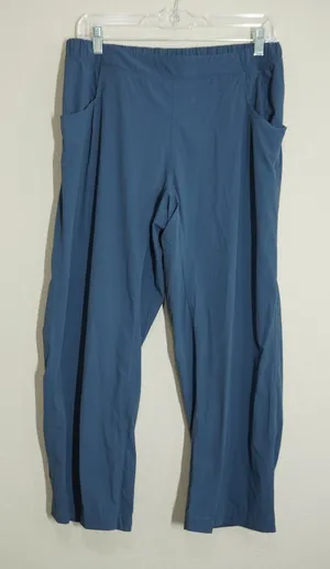 Mountain Hardwear Women's Size Medium Hiking Pants Capri Blue Dynama Ripstop thumbnail 1
