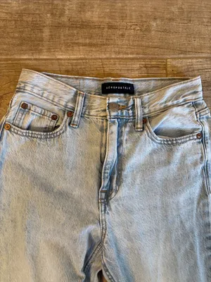 Aeropostale High-Rise 90’s Baggy Style Light Wash Women's Jeans thumbnail 2