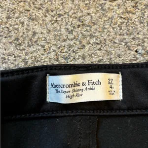 Abercrombie Curve Love Jeans thumbnail 2