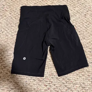 Lululemon Fast And Free Short 8" *Non-Reflective Black- Size 4 thumbnail 2