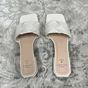 Qupid size 6 cream colored Woven Strap Slide Heeled Sandals EUC No box thumbnail 3