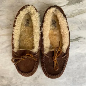 UGG Womens Shearling Lined Chocolate Brown Suede Moccasin Slippers Size 6 thumbnail 6