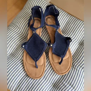 Koolaburra by Ugg Navy Blue Perforated Suede Wedge Sandals Sz 9.5 thumbnail 6