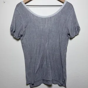 Lululemon Women Top‎ 8 Grey Short Sleeve V-Neck Scoop Neck Tee Casual thumbnail 1