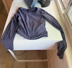 Lululemon Cropped Long Sleeve thumbnail 1