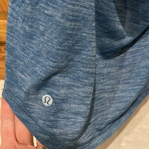Lululemon tank with built in bra size 6, excellent condition thumbnail 4