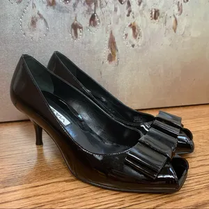 Via Spiga Black Bow Peep Toe Kitten Heels Size 5.5 thumbnail 2