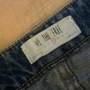 Free People Denim Jean Mini Skirt Zipper Circle Pull Frayed Raw Sz 28 waist thumbnail 5
