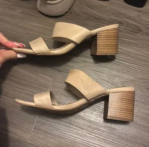 Tan Heels Size 8.5 thumbnail 1