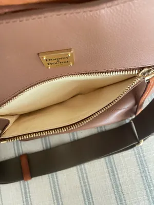 Dooney & Bourke Raleigh Roxy Leather Crossbody Shoulder Purse Bag thumbnail 8