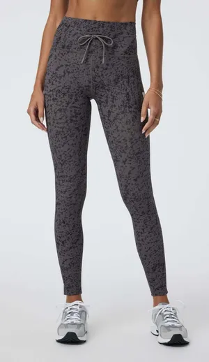 Vuori daily leggings in chia stucco thumbnail 1