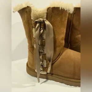 UGG Bailey Bow Boots Women’s 9 Chestnut Suede Shearling Lined Winter Boots thumbnail 4