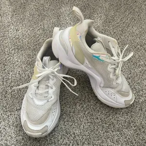 Puma Sneaker Shoe Rise Glow White Reflective Iridescent Women’s Size 8 Retro thumbnail 1