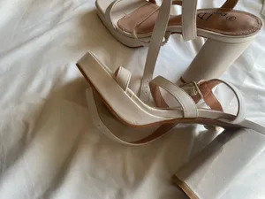 White high heels Size 8.5 thumbnail 3