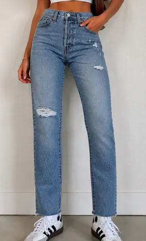Levi’s Wedgie Straight Jeans Women’s Size 26 Light Wash Distressed Raw Hem thumbnail 1
